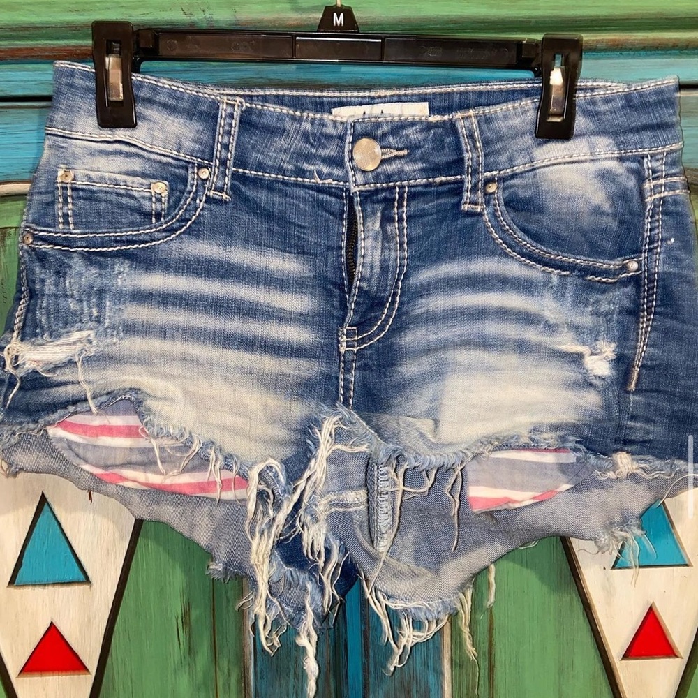 Daytrip denim shorts! Size 28